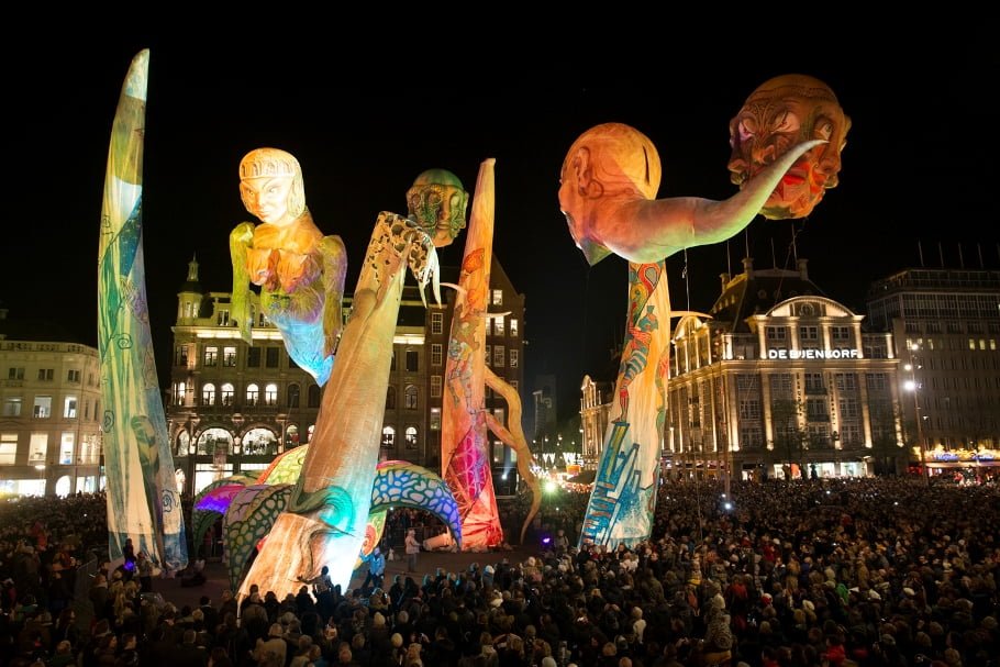 TURN-ON-THE-LIGHTS-BIJENKORF-2013-2 kopie